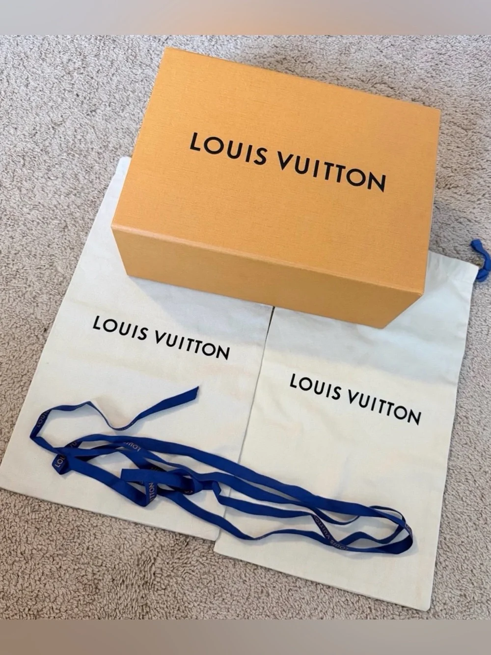 LOUIS VUITTON